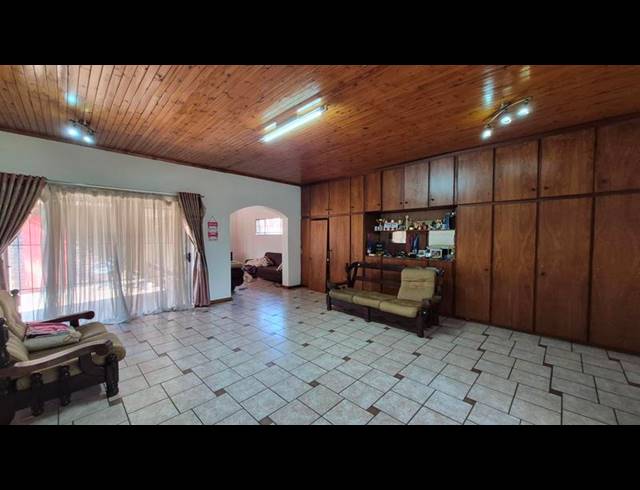 5 BEDROOM HOUSE FOR SALE IN ELDORAIGNE